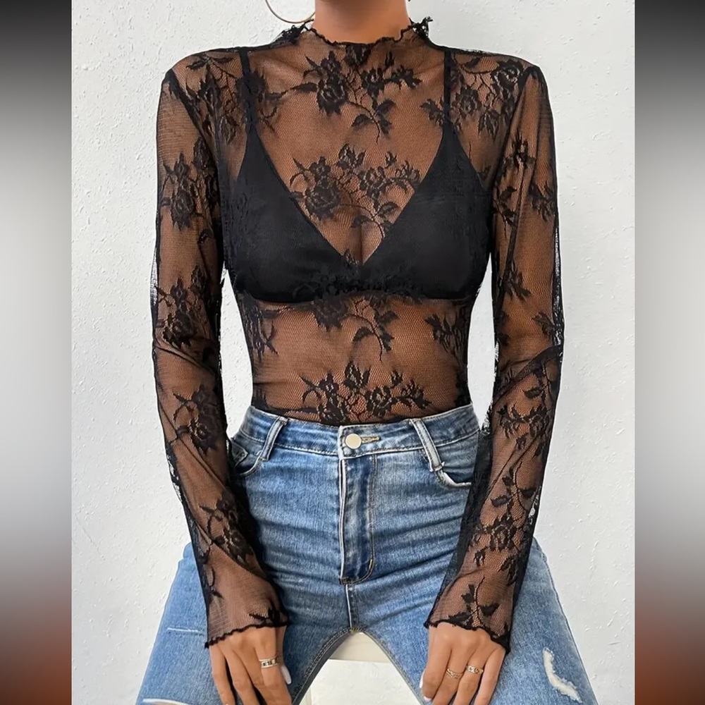 NWOT Beautiful Sheer Floral Lace Top~ Black